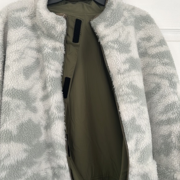 Reversible Sherpa Nike Club Jacket and Green Windbreaker/Raincoat - Picture 5 of 15